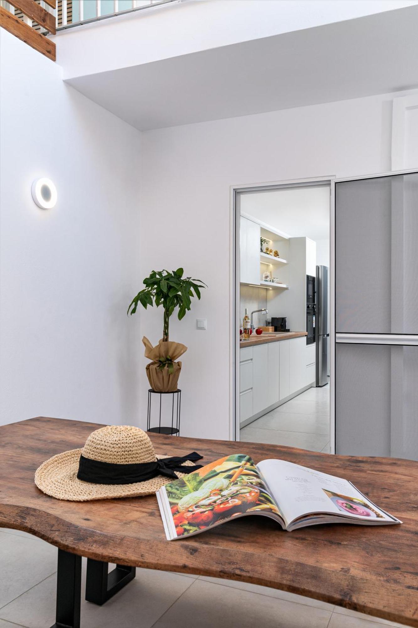 Calliope Luxury Loft With Backyard Apartment